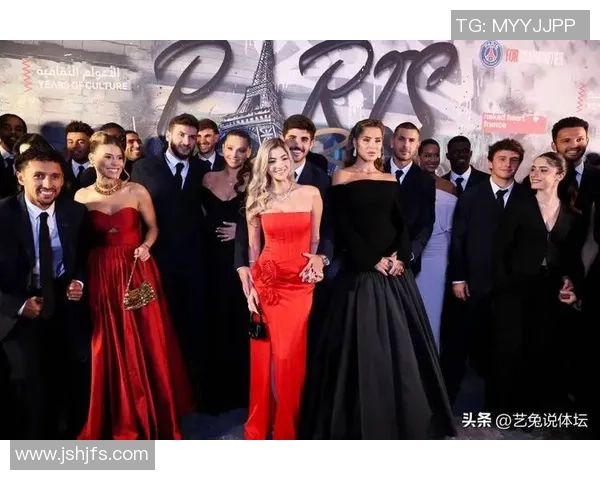 足球明星太太团的魅力与风采全景展示，揭秘她们的生活与时尚选择