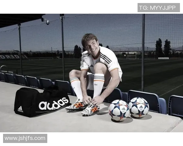 阿迪达斯足球明星弗兰的传奇职业生涯与辉煌成就回顾